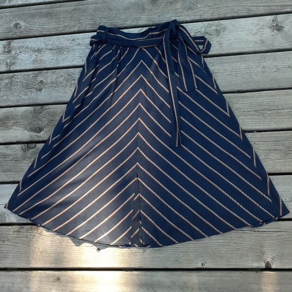 Massimo Dutti midi flowy skirt size 6 US 38 eur - Picture 1 of 3